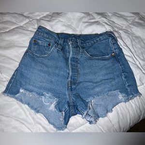 Light wash Levi’s, size 24
